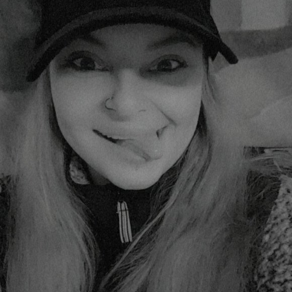 Meet your Posher, Shelby - Picture 1 of 2